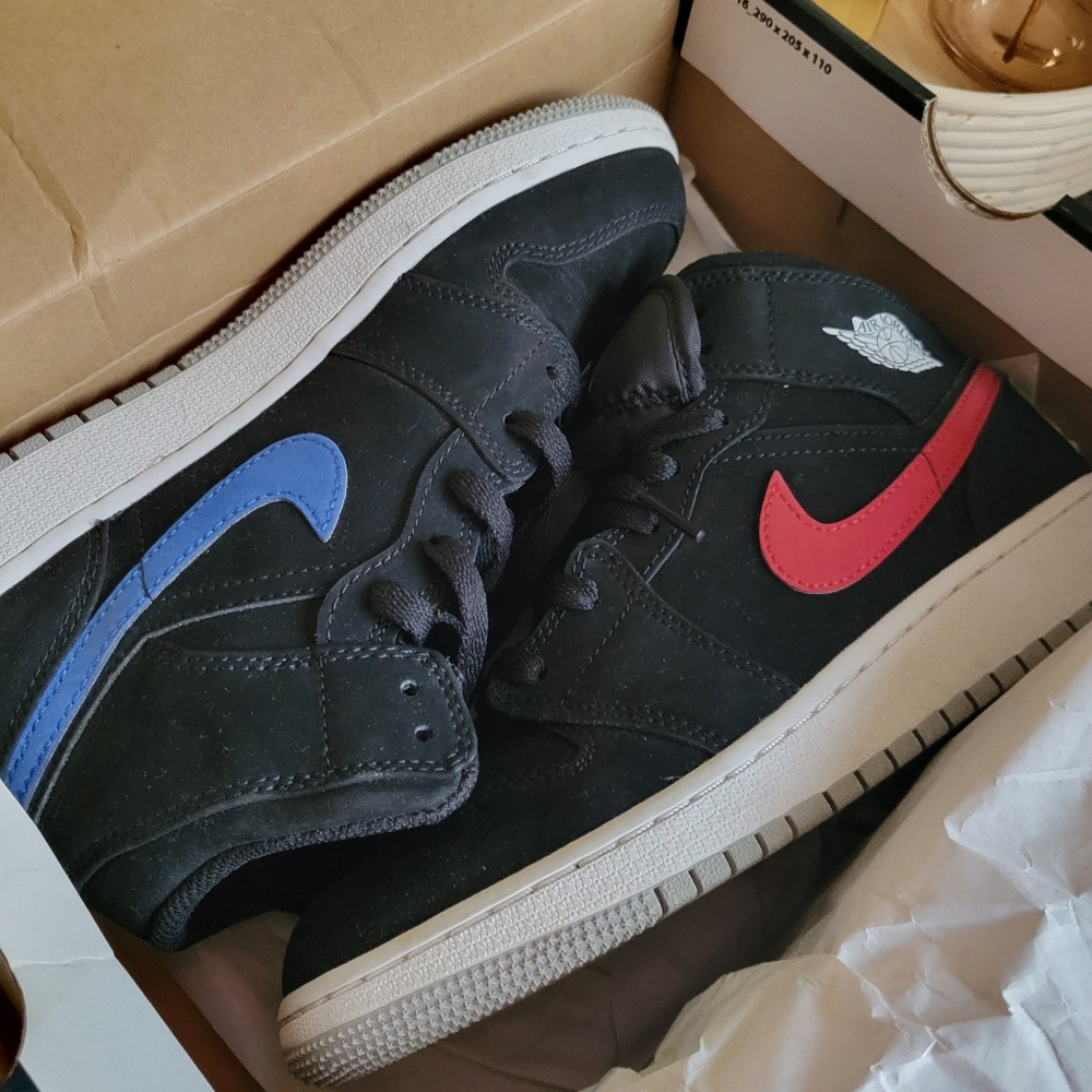 Air Jordan 1 Mid Boys 5Y